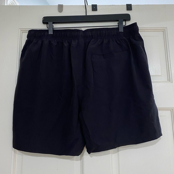 Under Armour Women's Size XL Shorts Black SPF 50 New! - Picture 4 of 6